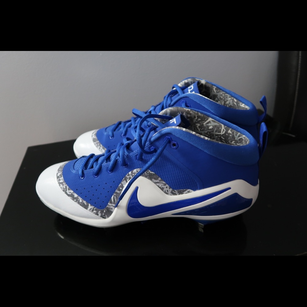 Nike baseball shoes for men